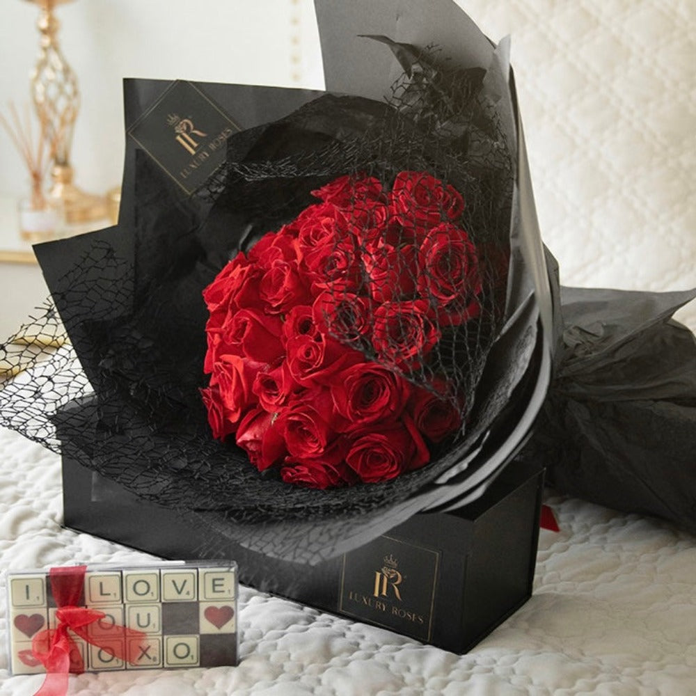 VALENTINE´S DAY RED ROSES BOUQUET & CHOCOLATE