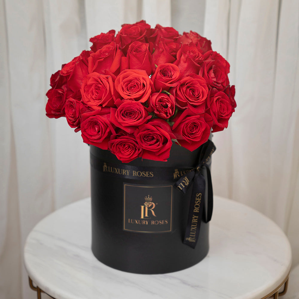 FRESH ROSES DELUXE ROUND BOX